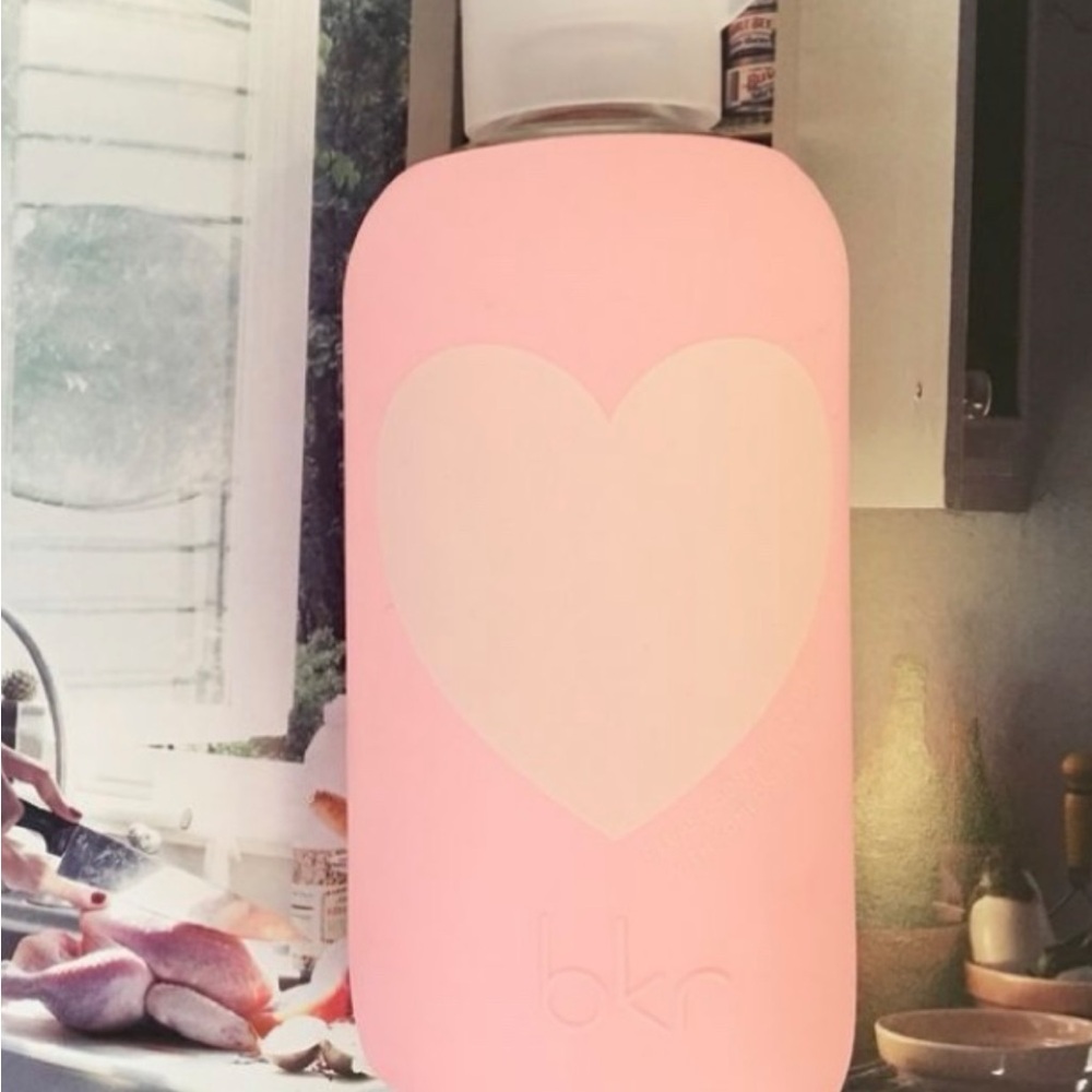 ISO Elle heart bkr bottle